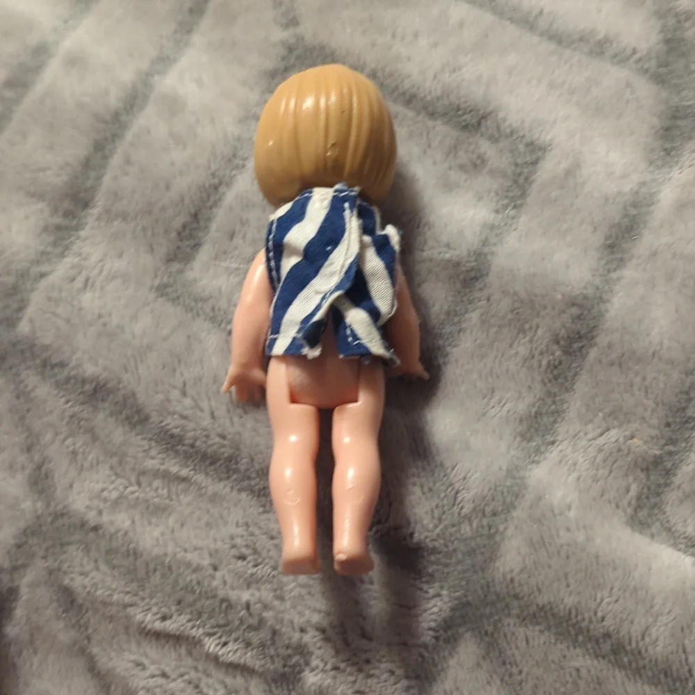 5 Mattel Barbie Chelsea, Stacie‎ dolls and accessories
